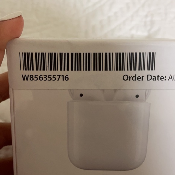 BRAND NEW APPLE AIRPODS WITH CHARGING CASE - Picture 5 of 5